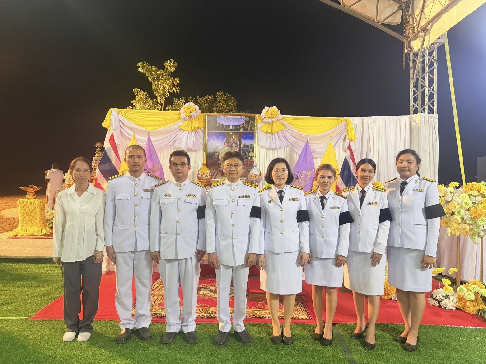พิธีเชิญพุ่มดอกบัวประดิษฐ์ไปถวายสักการะพระศรีมหาโพธิทศมราชบพิตร